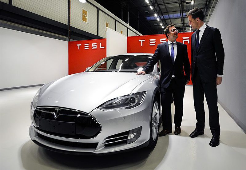 Motives for Teslas Success in the Automobile Industry 2